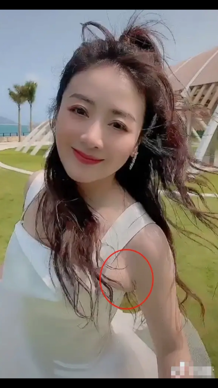 神颜福利社#41岁小李琳穿婚纱,腋下勒出赘肉太尴尬,嫁小9岁老公生活