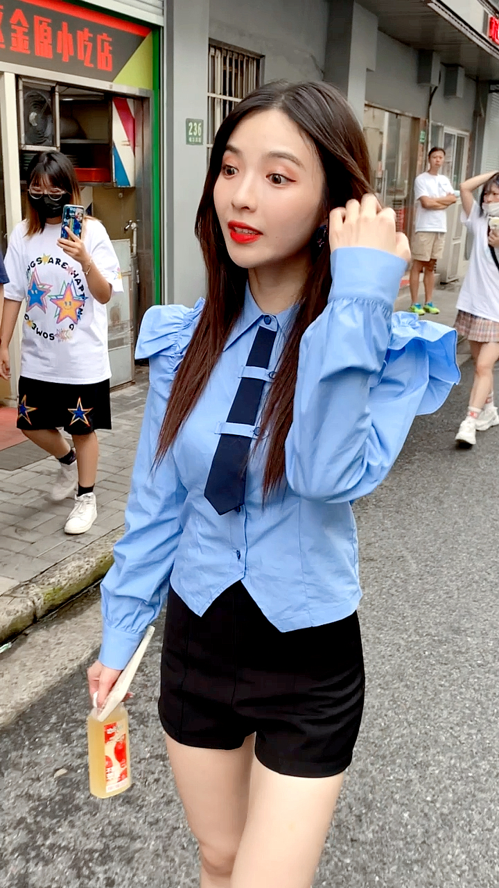 女团#snh48女神级小偶像许杨玉琢,这身打扮挺好看的