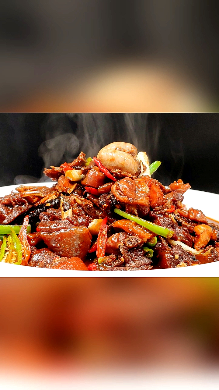 #美食看中国#一款临沂炒鸡一天怎么卖了2000多斤?他都做了什么-度小视