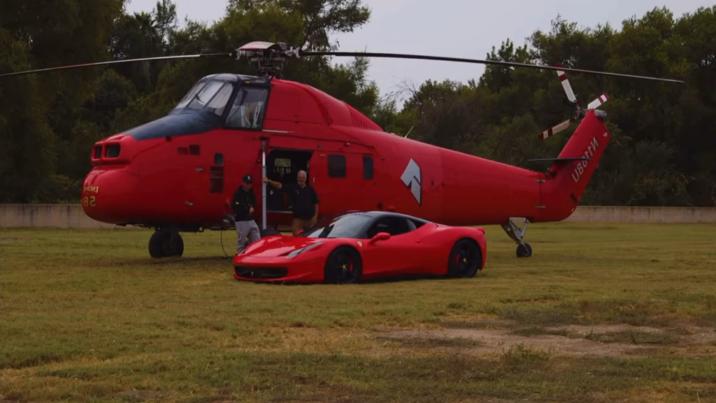 法拉利土豪小姐姐订购的法拉利飞机空运到家现场拆箱场面太强了