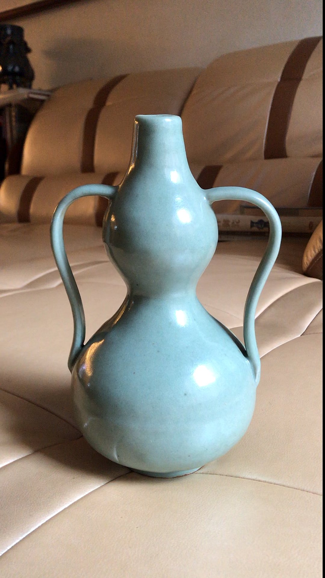 元末明初龙泉窑绶带耳葫芦瓶-全民小视频