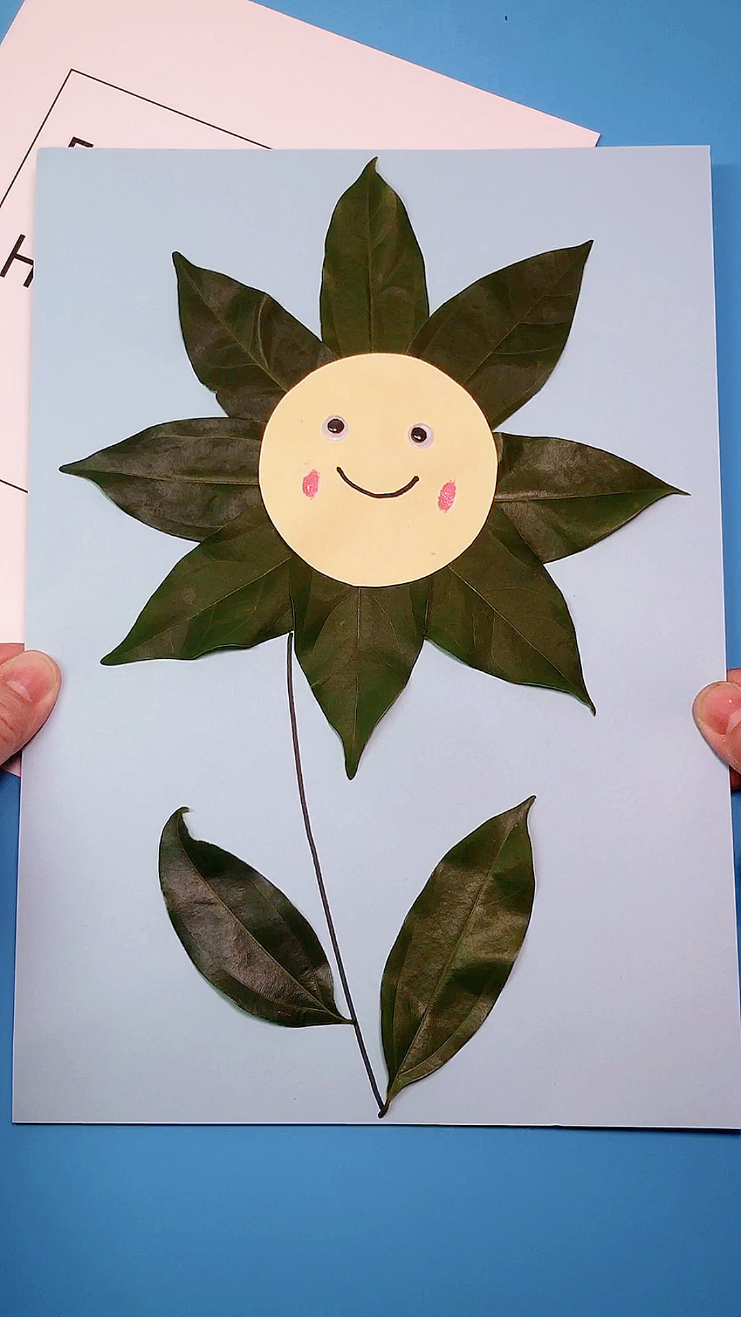 幼儿园手工用树叶做一幅简单又好看的树叶贴画