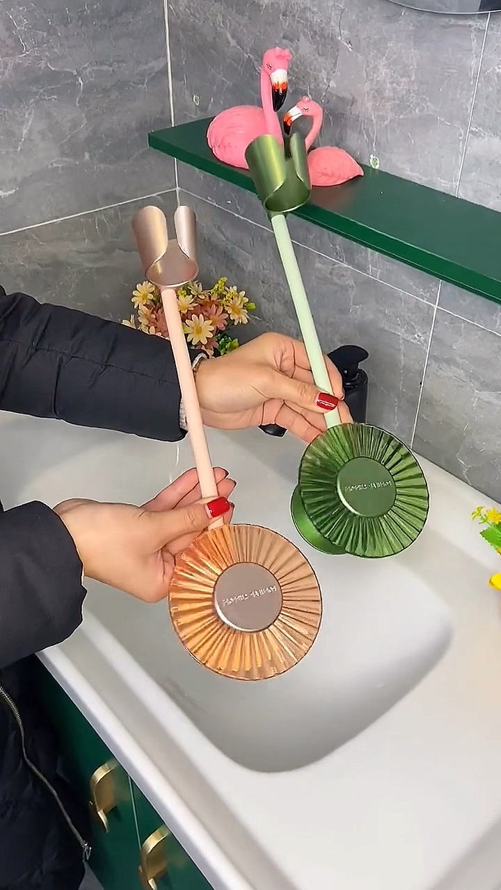 都可以备一个这样的吹风机支架,以后吹头发也可以解放双手了!