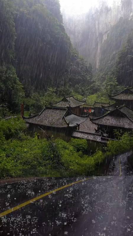 雨后的山景图片