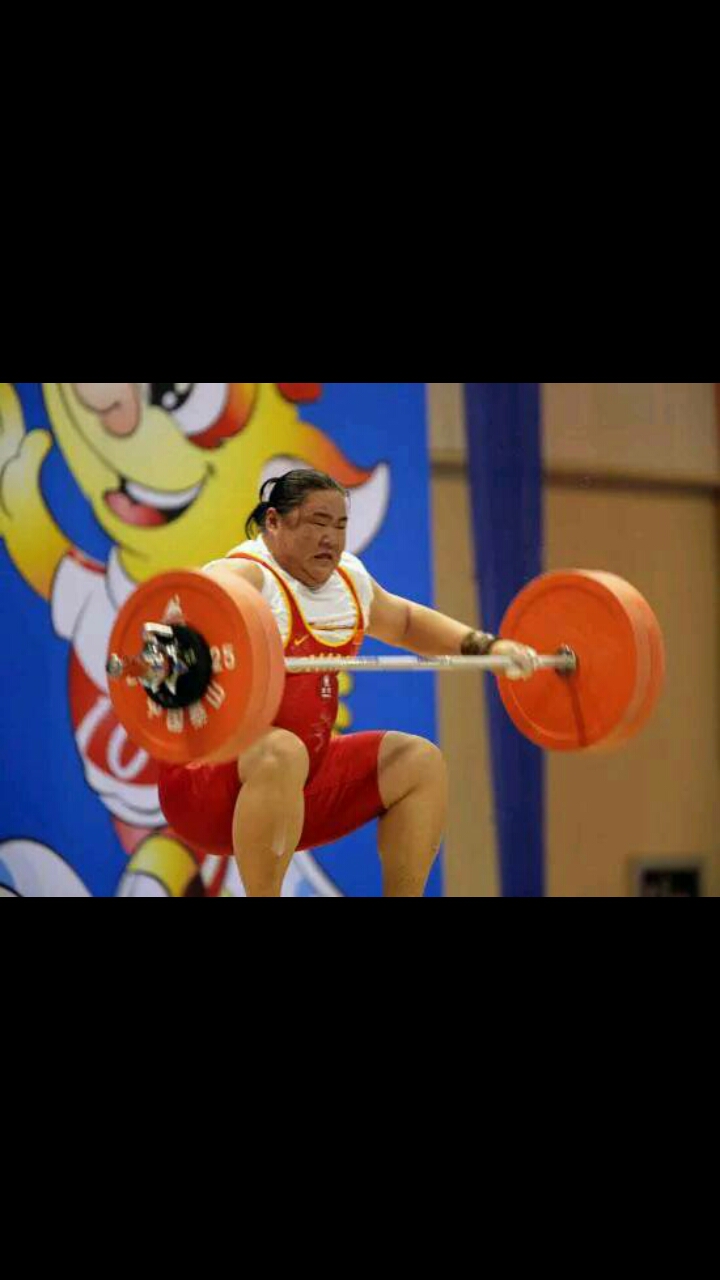41岁举重冠军唐功红为国争光冒死一举后七窍流血今已结婚生子