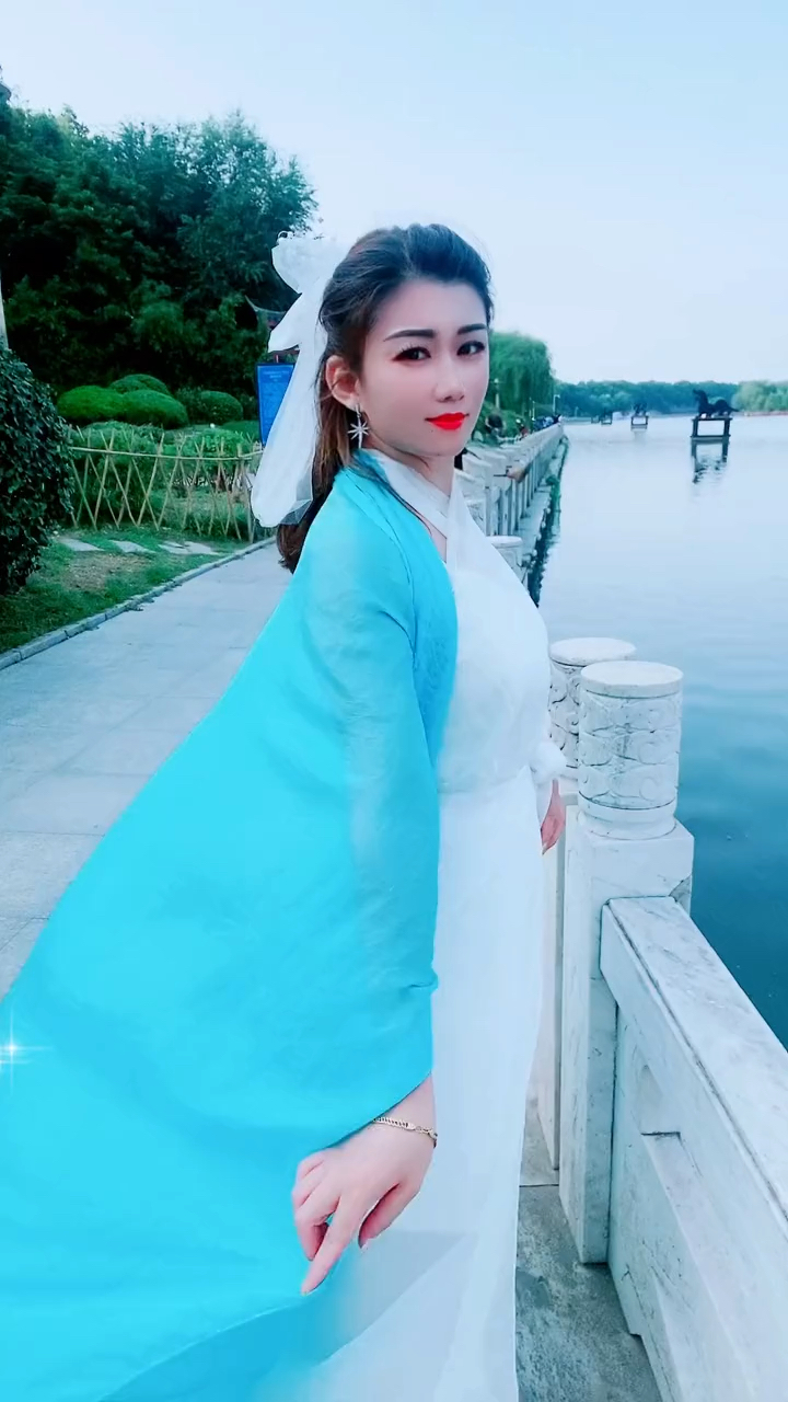 丝巾做古装汉服小姐姐教你两条丝巾秒变汉服古装