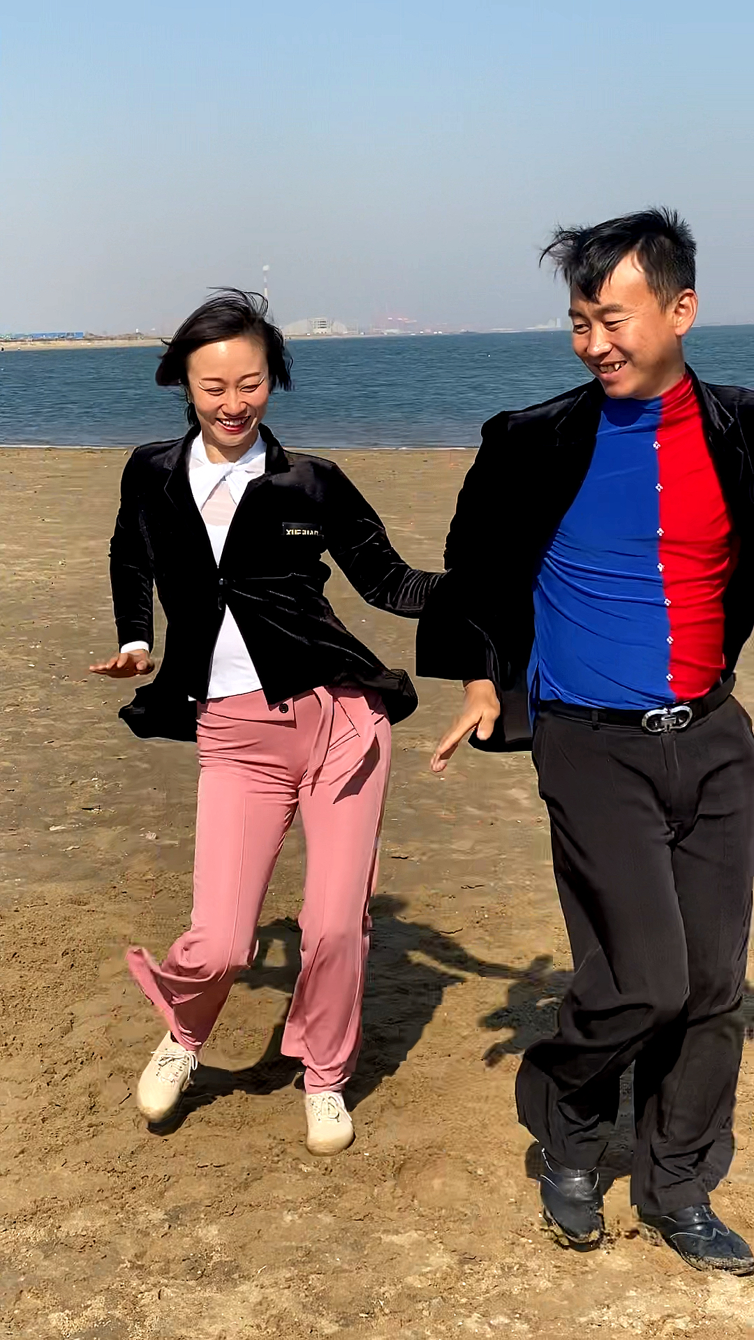 舞蹈滨芳组合海边儿跳舞好开心