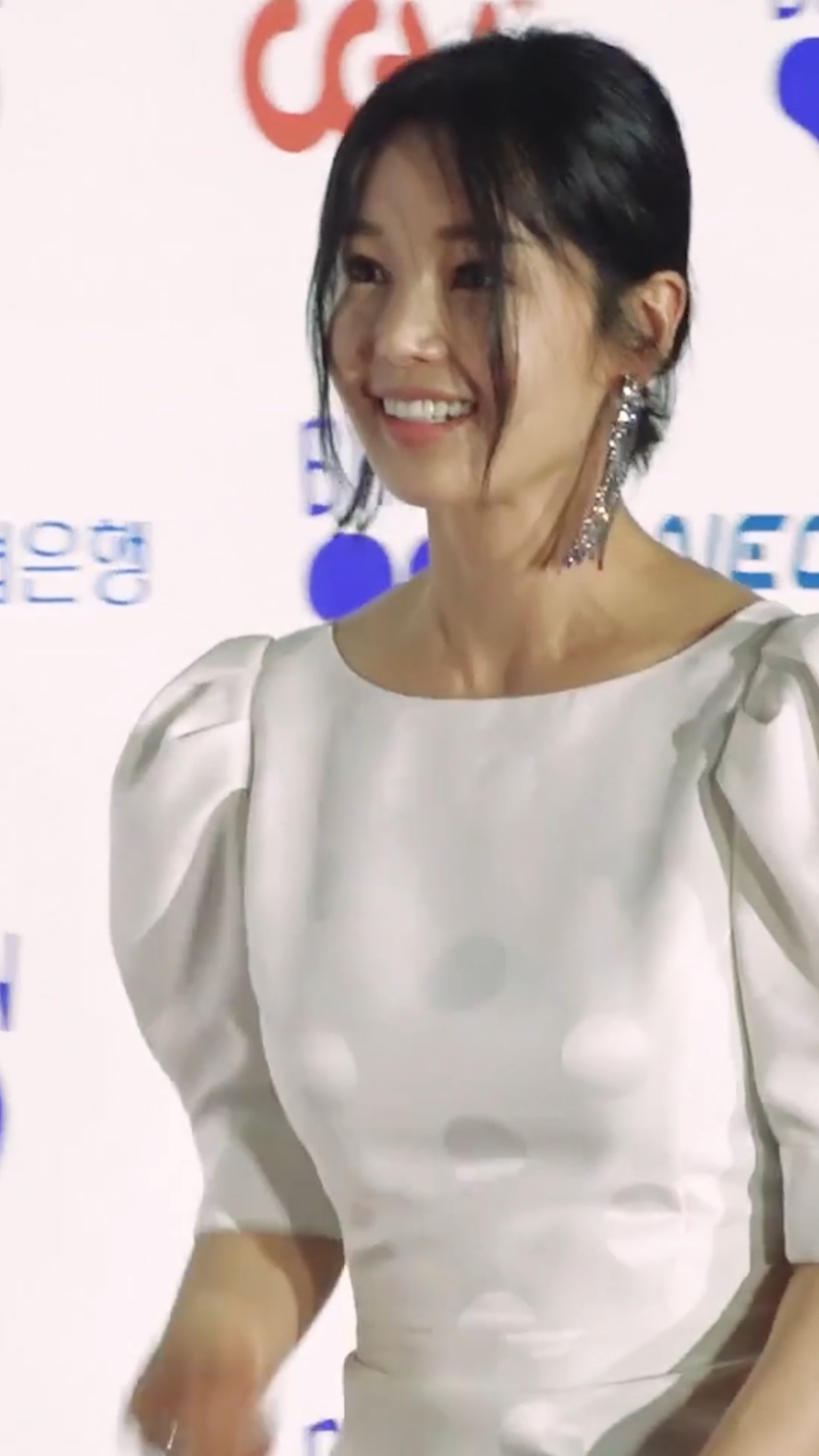 看过49日的小伙伴,应该对申智贤这角色会有很深刻的印象