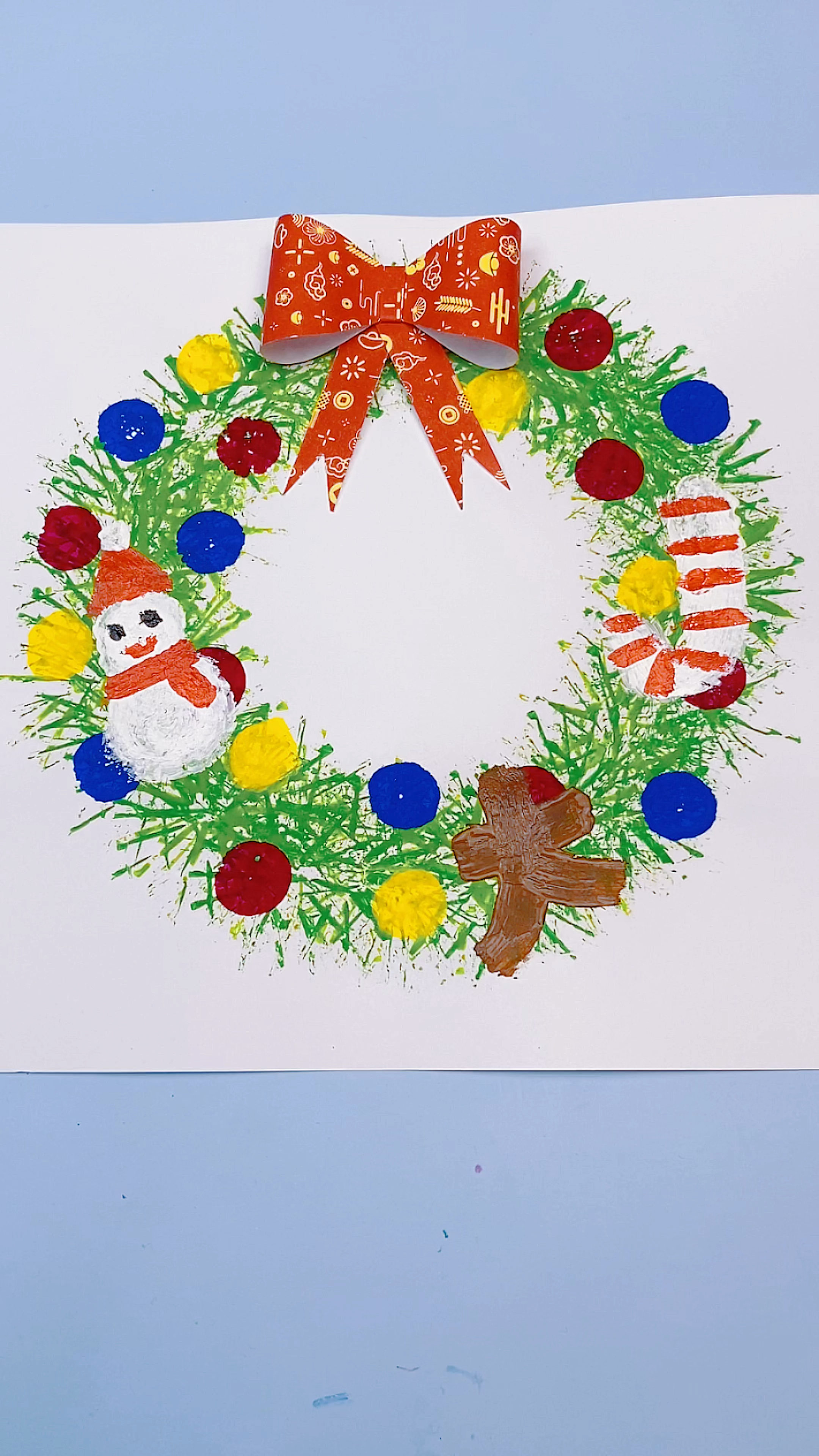 手工制作简单好看的圣诞花环手工用吸管剪一剪印一印就可以了