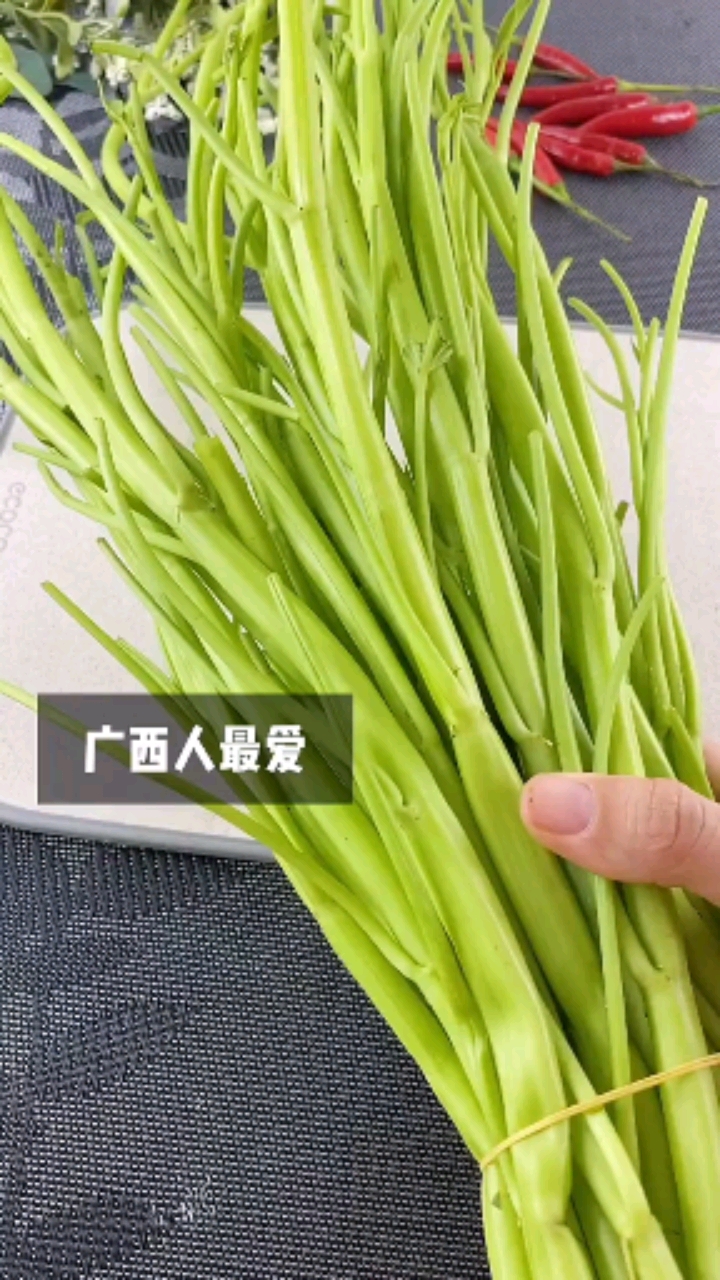 美食空心菜梗扔掉太可惜了这样做比肉还好吃