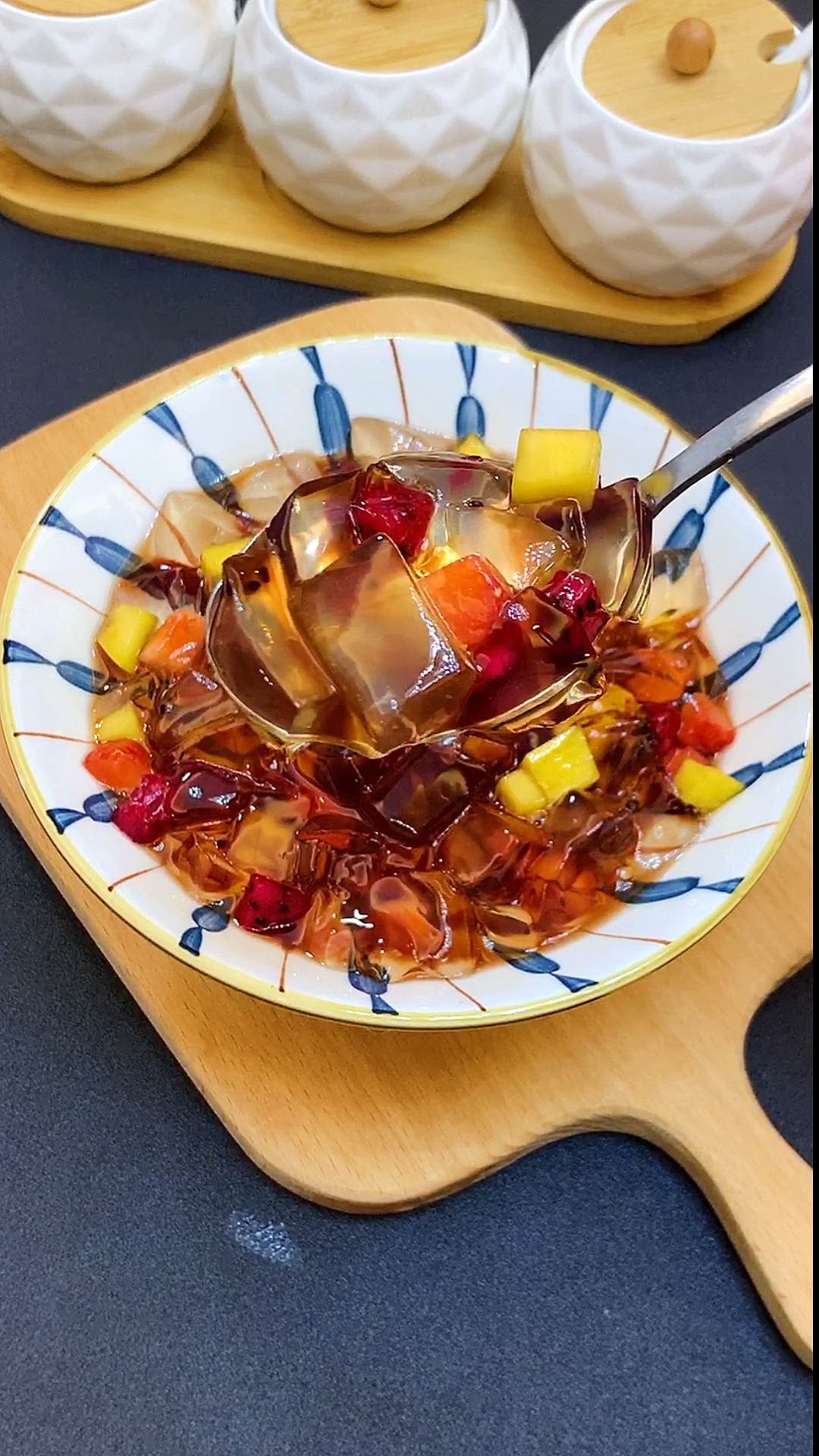 夏天全民最火最爽的一道甜品,水果冰凉粉.-度小视