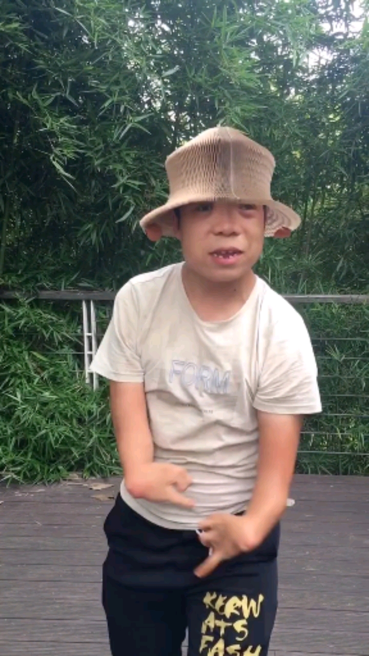 励志正能量身残志坚艰苦奋斗励志帽子哥传递正能量