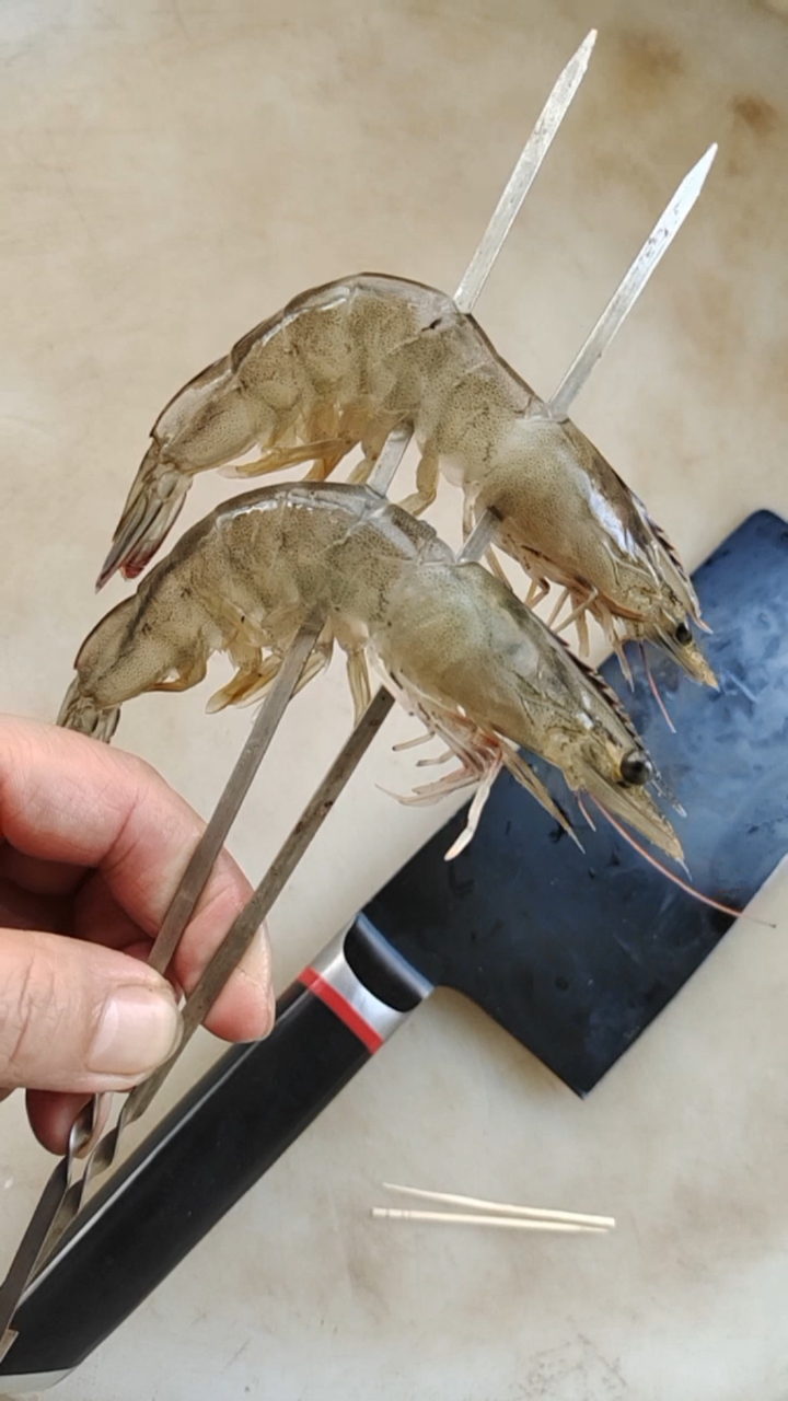 烧烤店里活虾最正确的处理方式