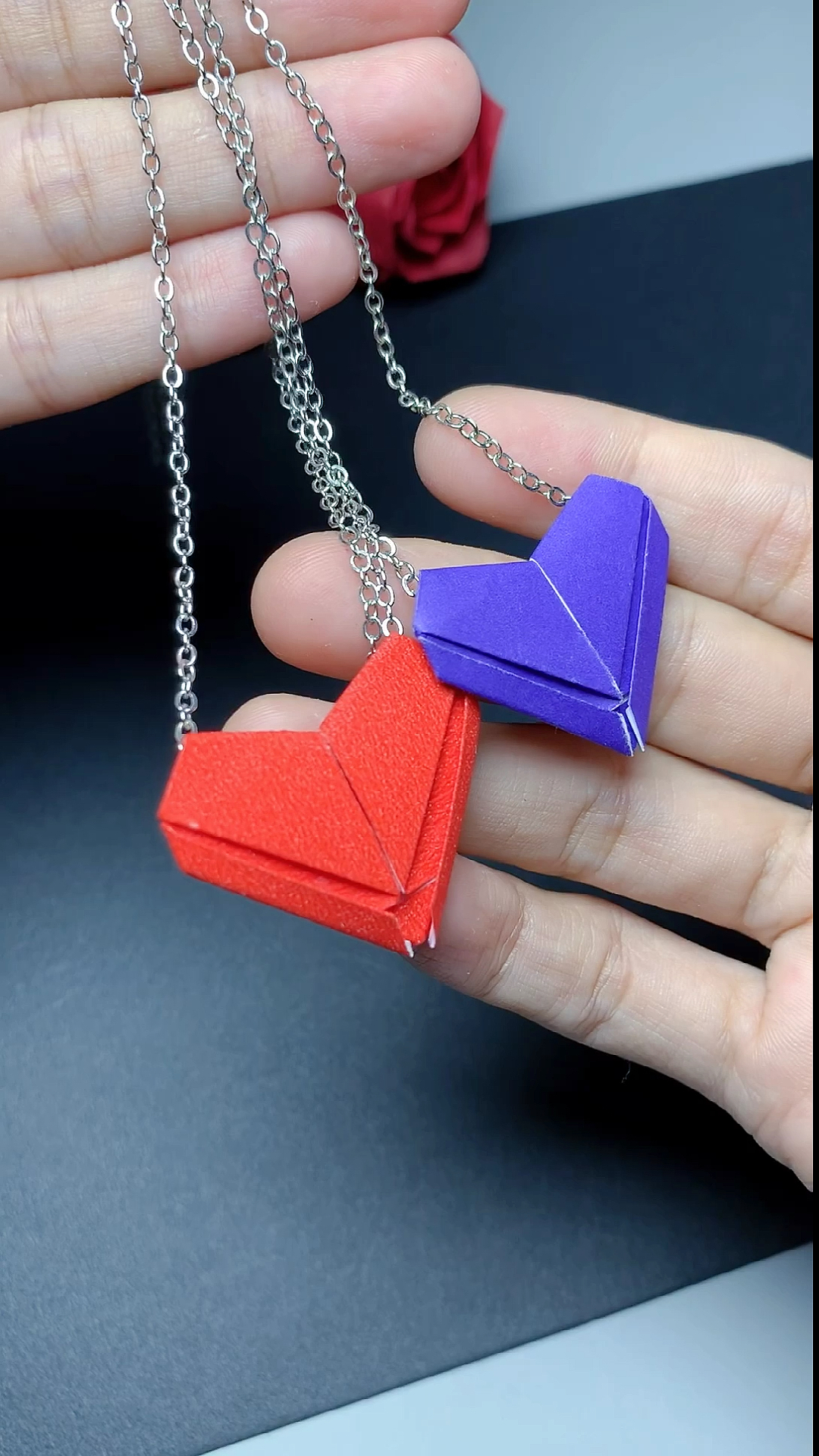 手工折纸#简单好看的折纸项链,让闺蜜给你做-度小视