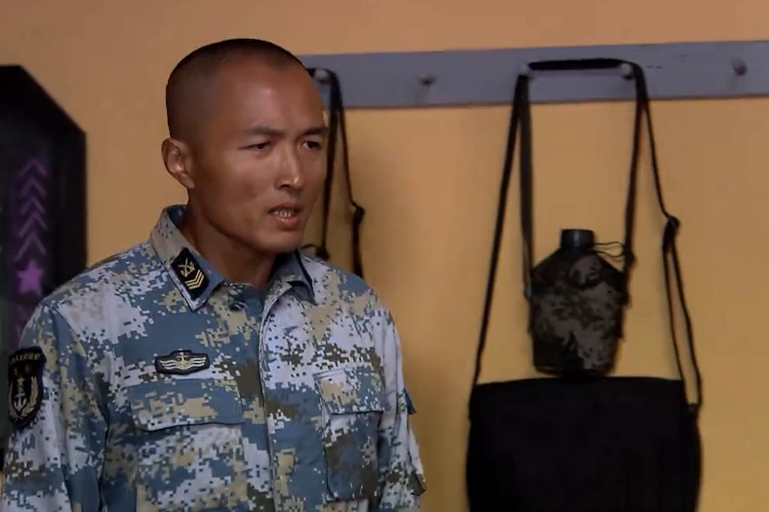 火蓝刀锋#蒋小鱼弄丢队旗,机智应对