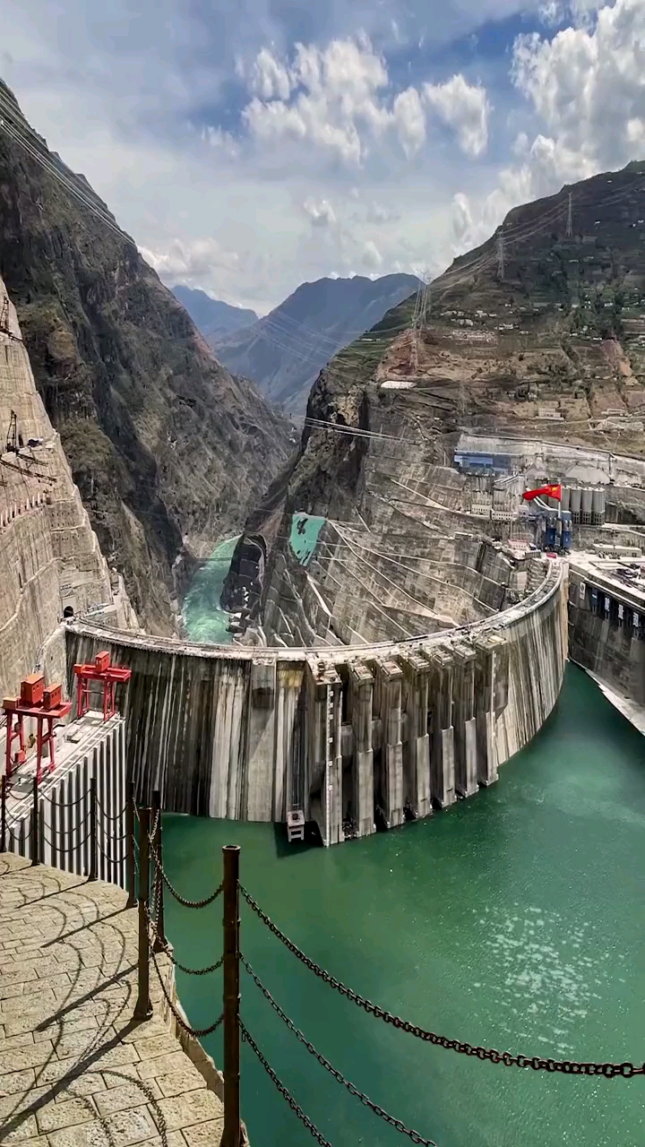 白鹤滩水电站,是世界上正在建设过程中的最大水电站.