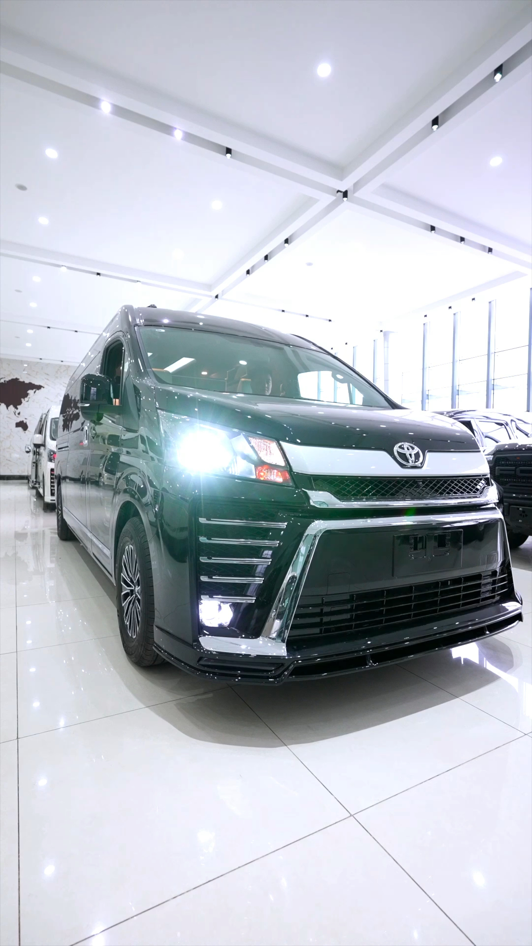 黑武士版新款丰田海狮7座大空间蓝牌商务车