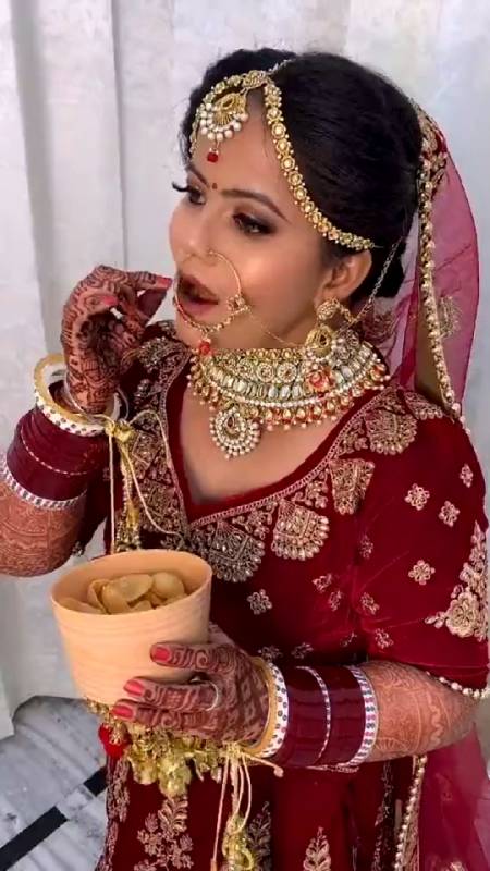 在印度新娘戴的鼻环越大代表地位越高越有钱