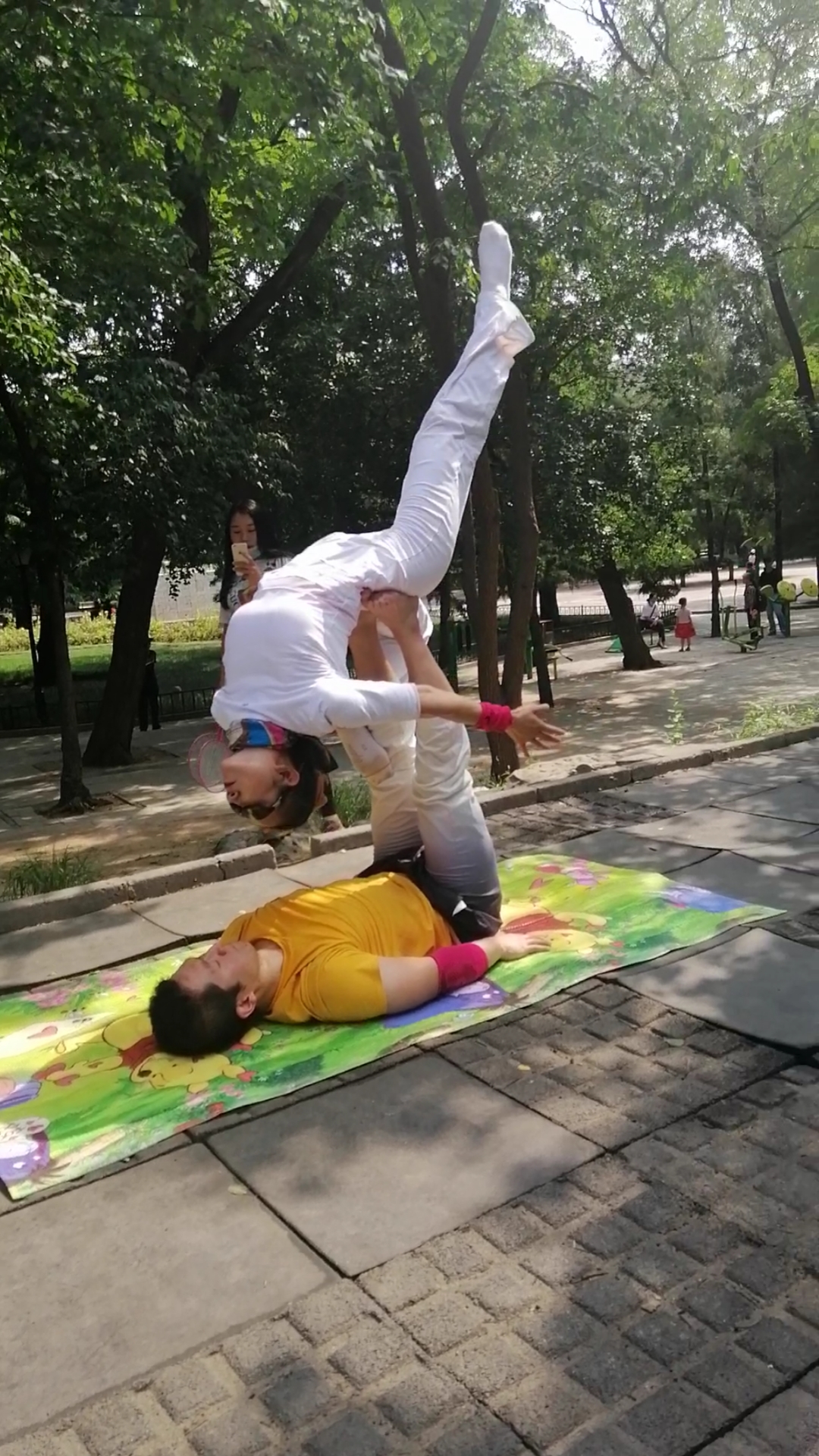 漂亮的双人瑜伽造型