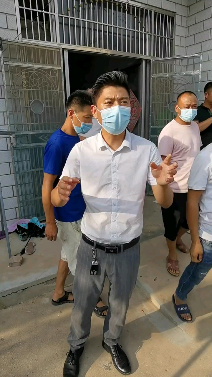 到彭松家里慰问的卡友们还是很多的,大家都是正能量的人,传递正能量