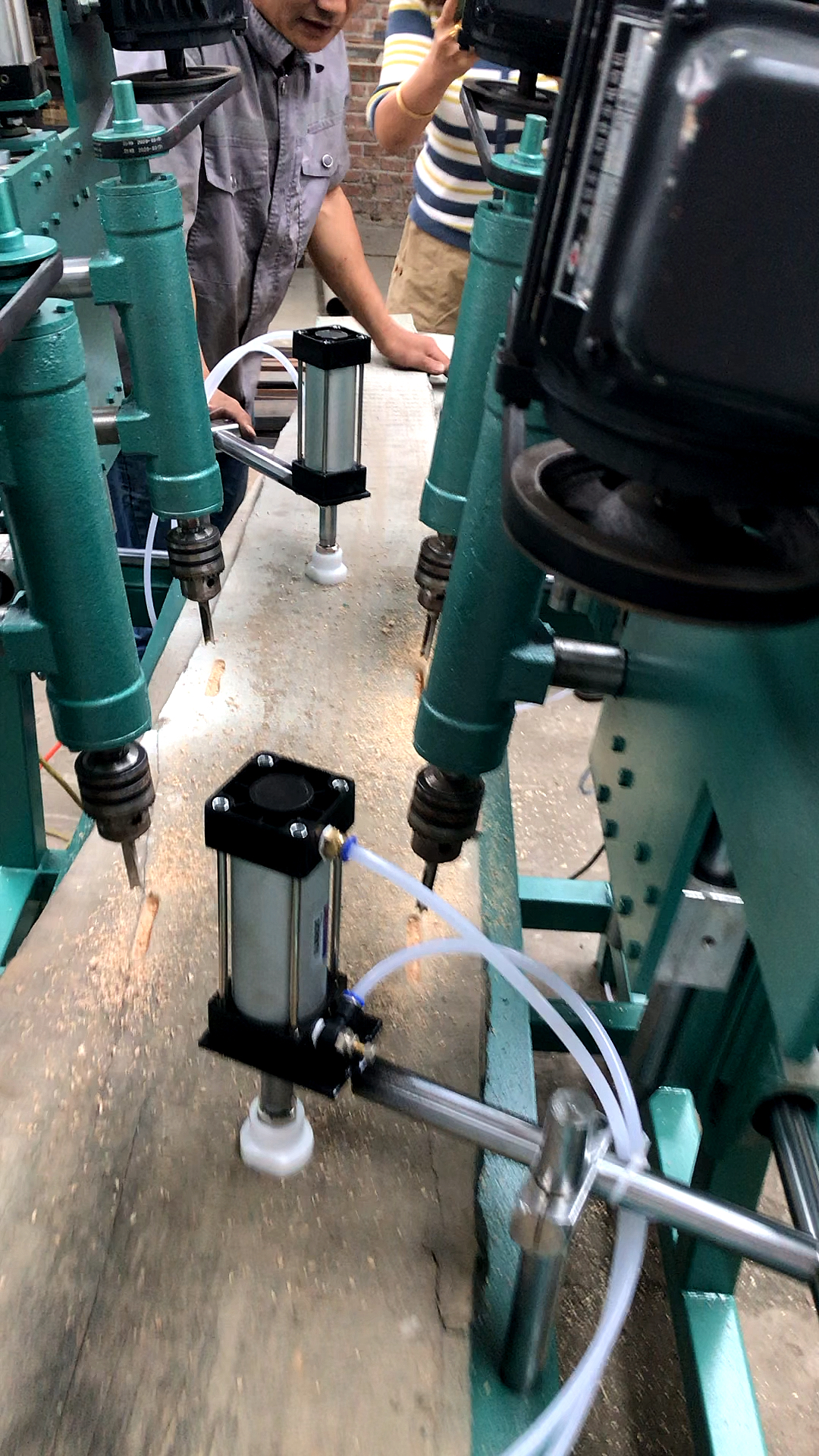 木工机械#木工板凳打眼机一次打4个孔一次成型