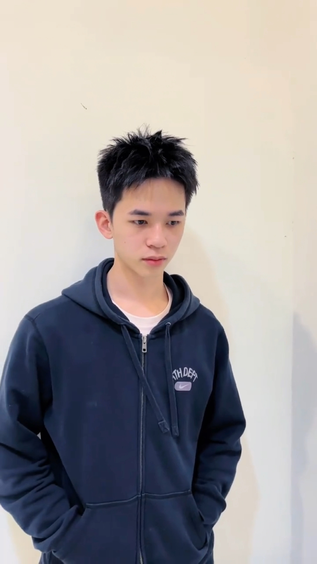 玉林烫发染发#干净又帅气十足的一款小哥发型