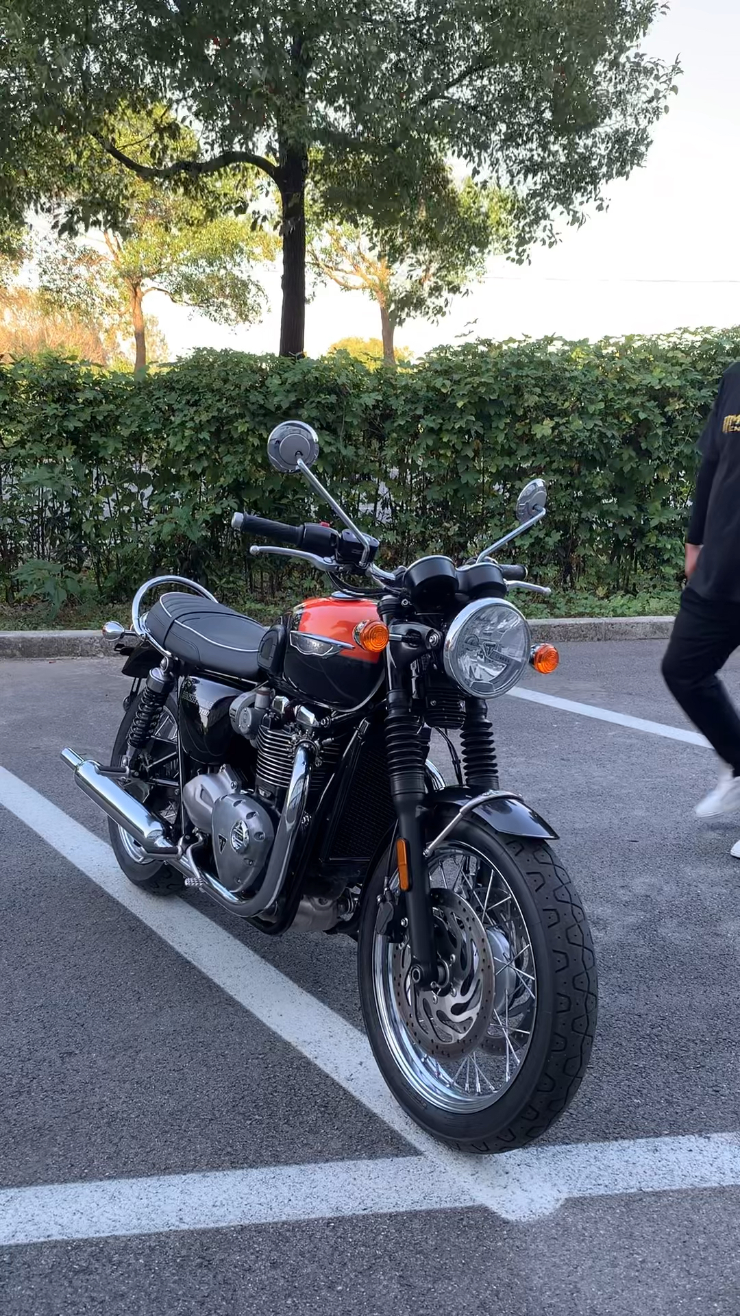 大贸2021年凯旋t120摩托车