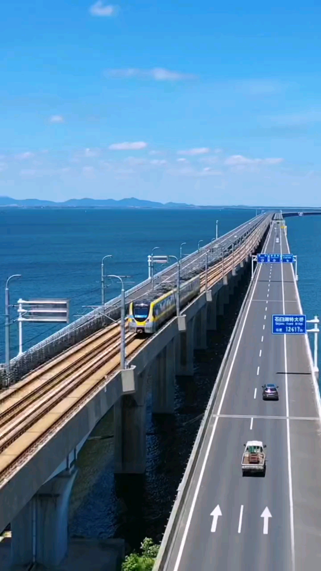 南京:石臼湖大桥,天空之镜.