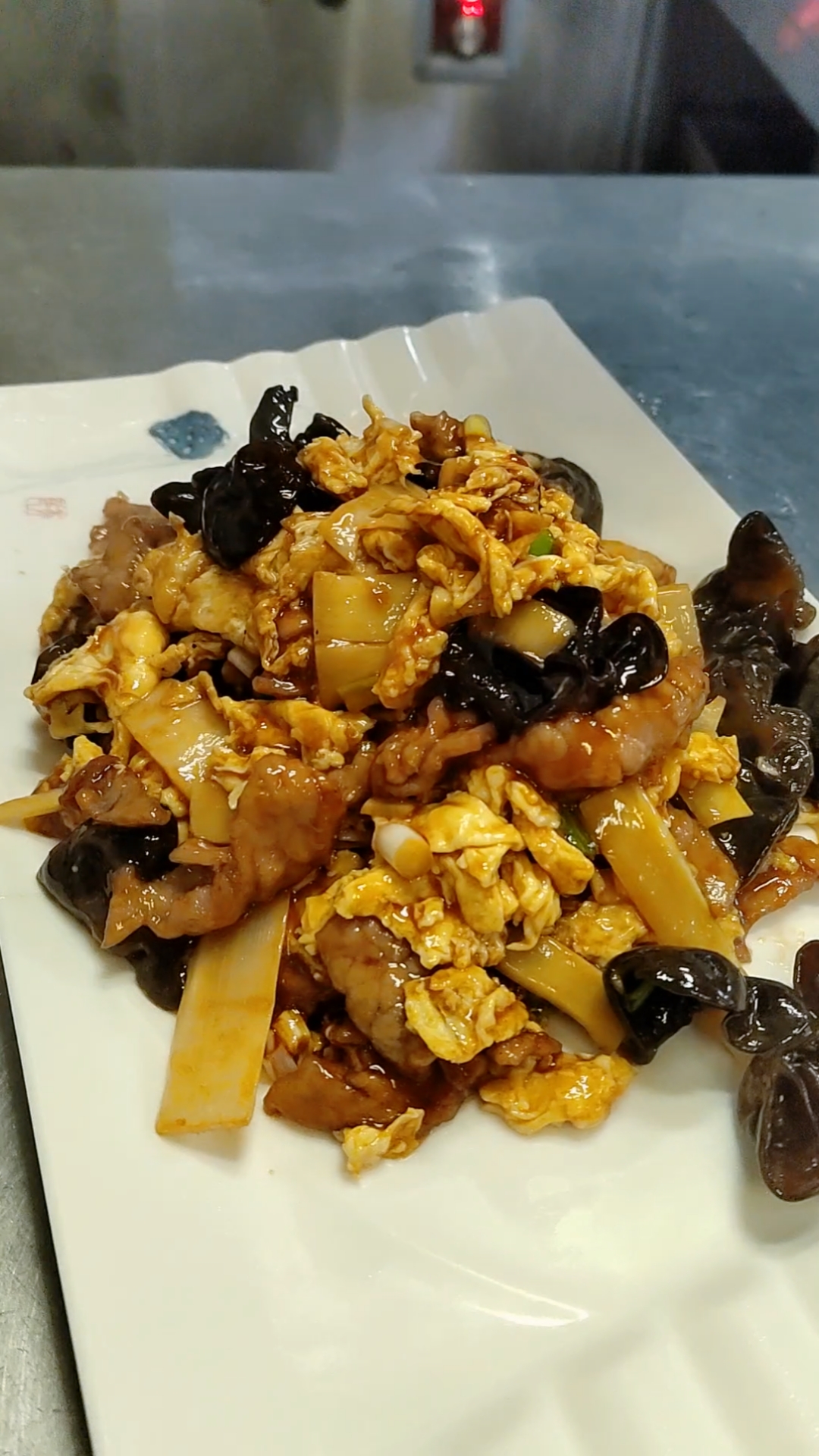 醋溜苜蓿加肉片