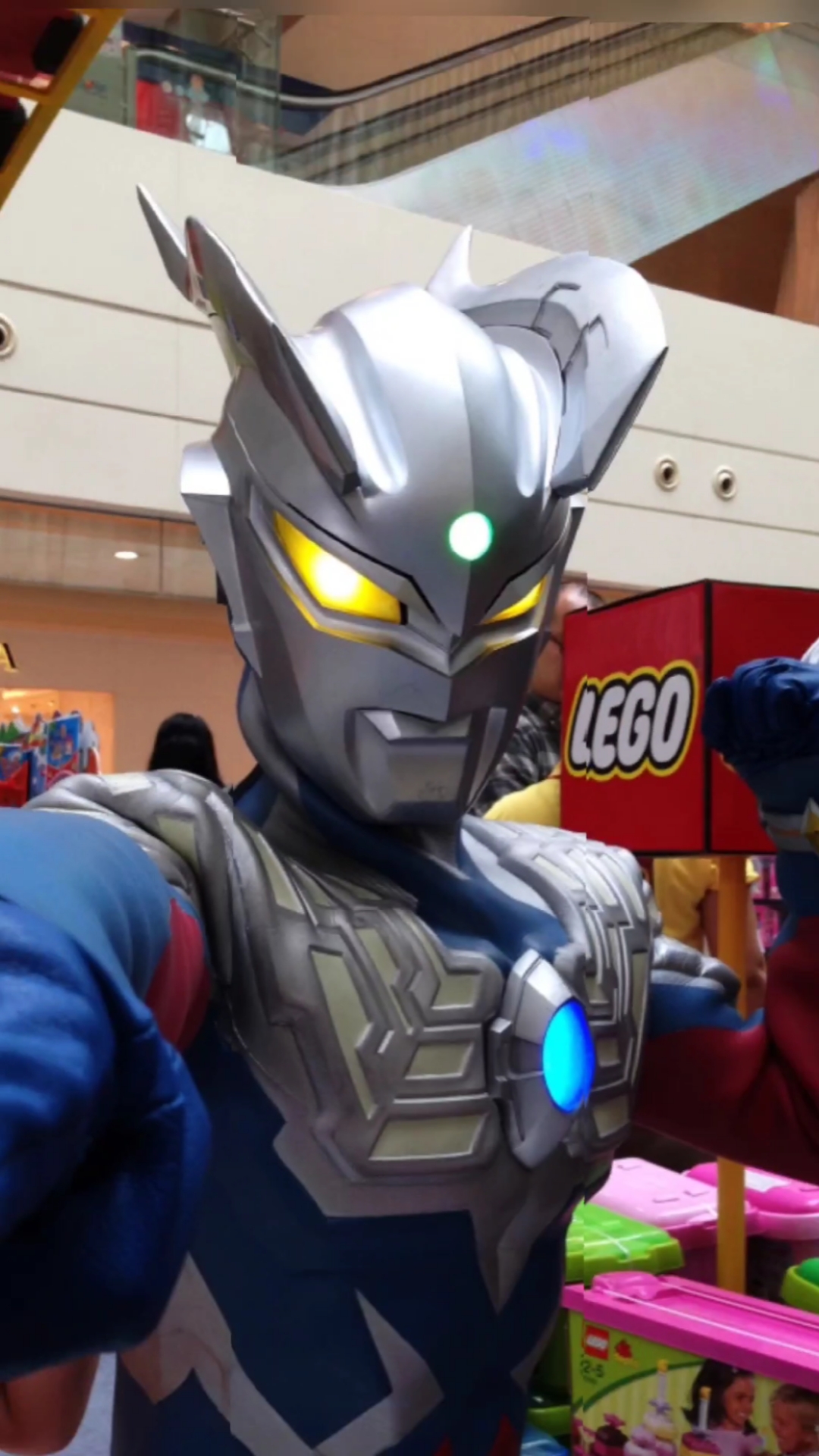 奥特曼赛罗帅气照片来了喜欢的收藏