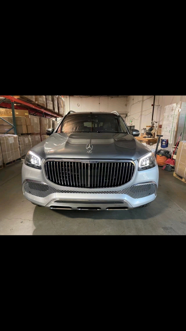 迈巴赫gls600双拼色顶配四座版本就停在这里