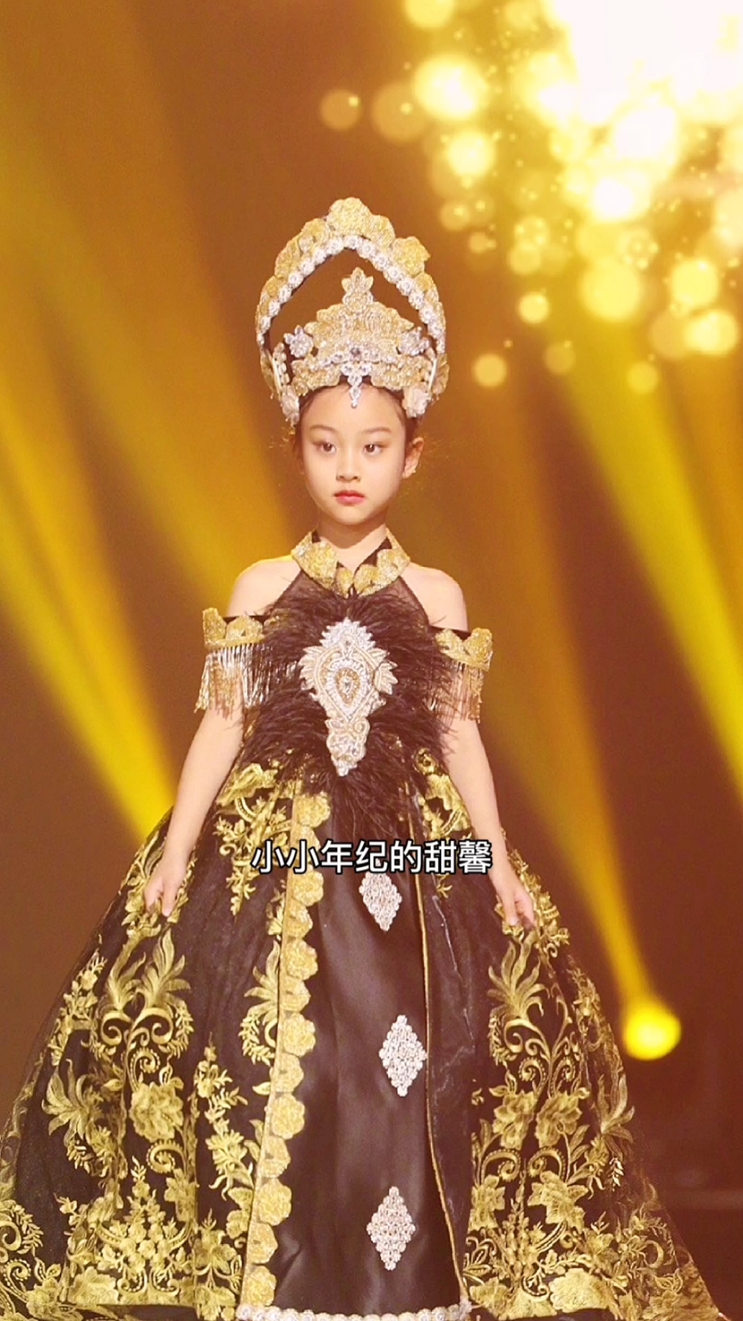 甜馨走秀自带气场,台风稳健毫不怯场