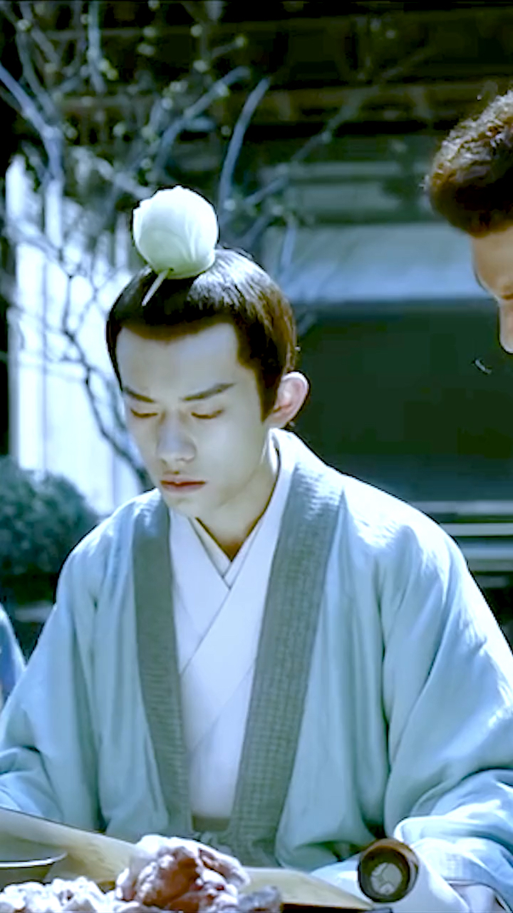 易烊千玺长安有个小长源,青袍小道鹤心尖~一颦一笑