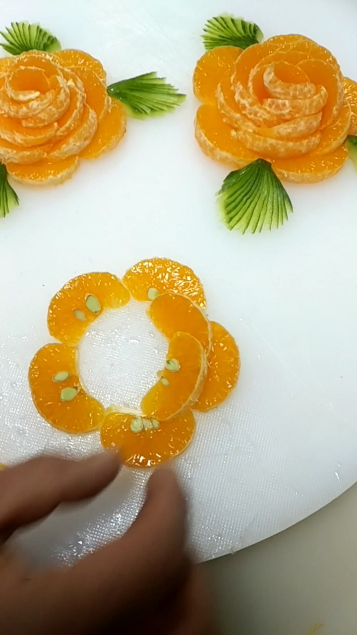 橘子可以这么切,家里的宝宝抢着吃,赶快回家试一试吧.