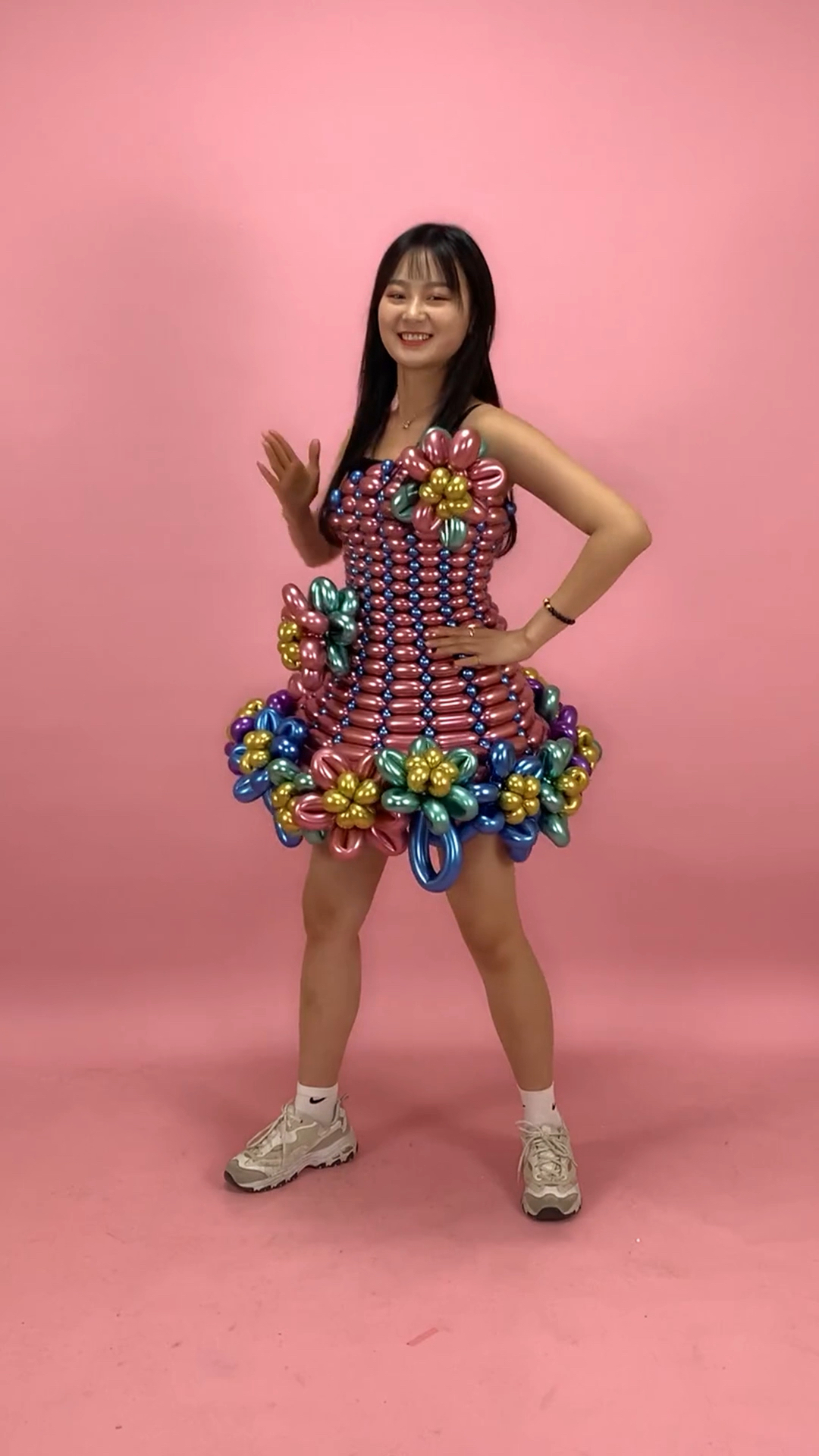 谁说穿上气球裙子就不能跳舞的?不但能跳舞,干什么都行.