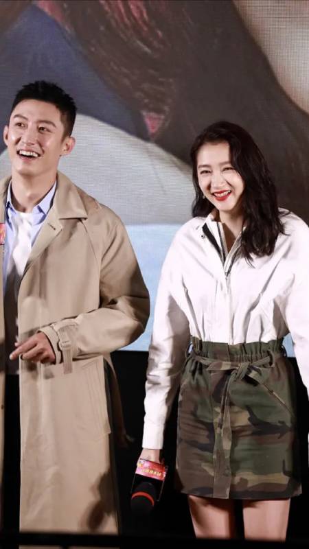 关晓彤关晓彤涂红唇穿半裙秀美腿黄景瑜官鸿斗帅超养眼