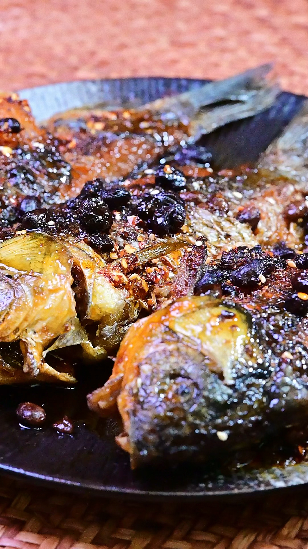 豆豉鲫鱼是蒸还是烧?