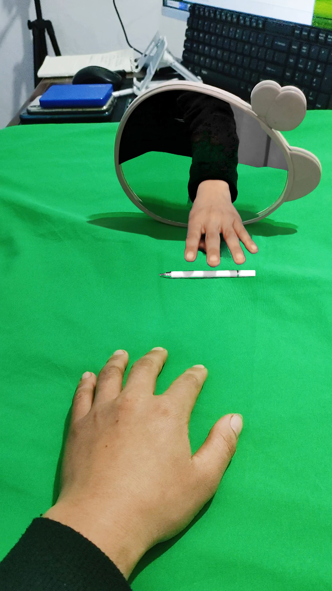 这手伸的也太长了吧!想学吗?收藏起来镜子里取东西