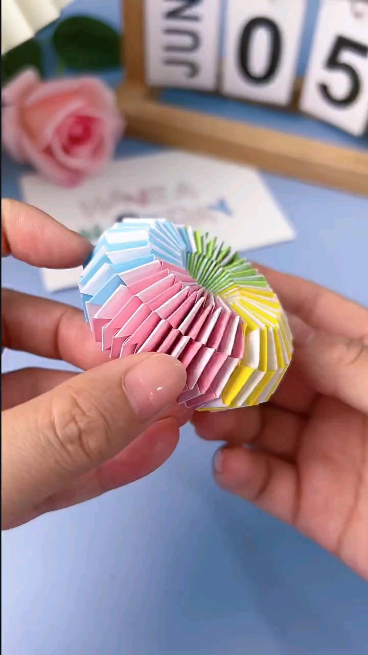 手工制作#教你用纸条给孩子做个好玩的解压小玩具-度小视