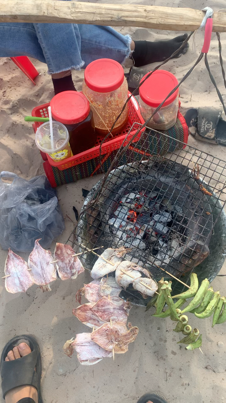 柬埔寨海边烧烤摊:原始小烧烤秋葵犹豫09:美味969396-度小视