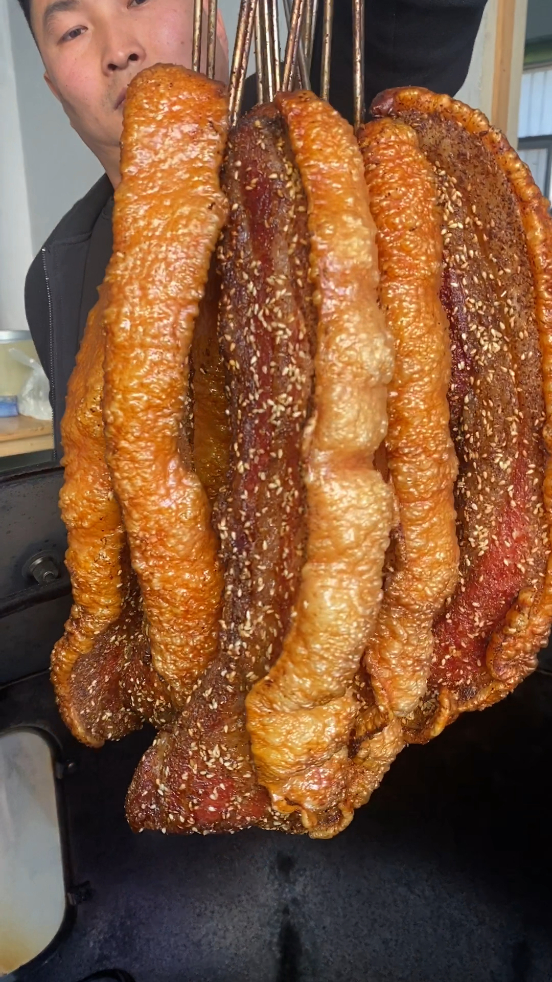 南京铁板鸭熟食卤味脆皮烤肉出炉