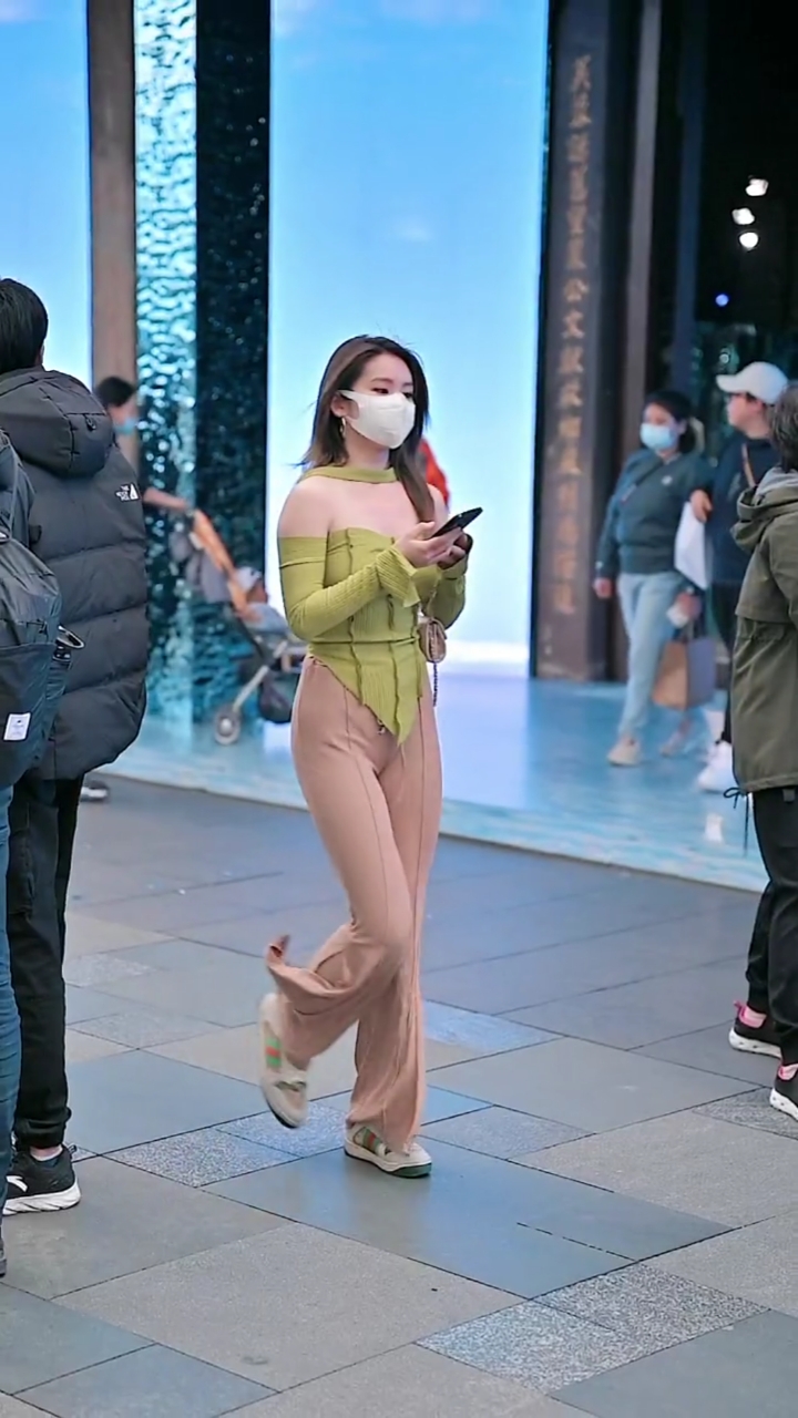 这身衣服超级显身材!#好身材秀出来