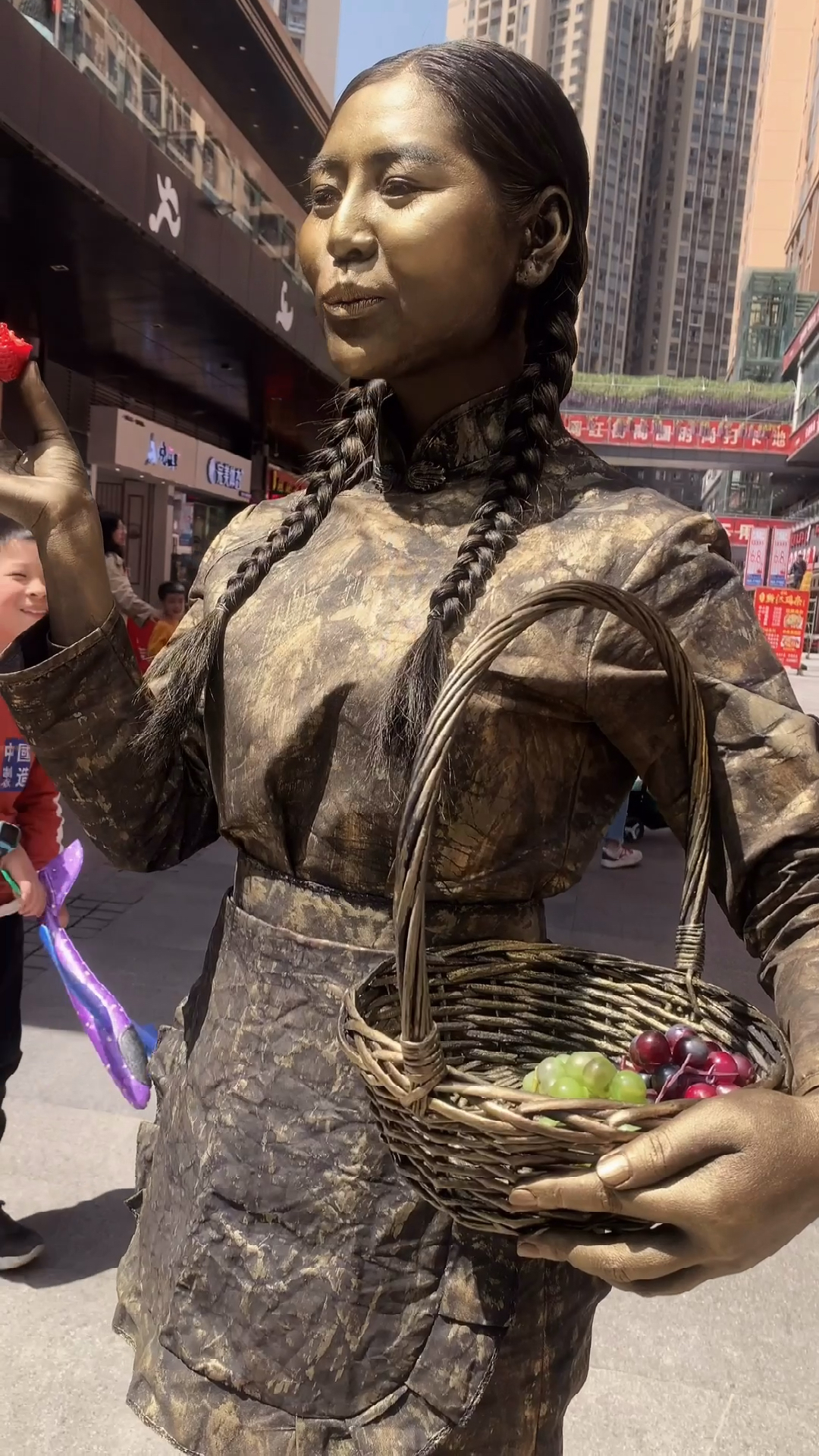 四川女铜人努力为了梦想而坚持,相信明天会更好!