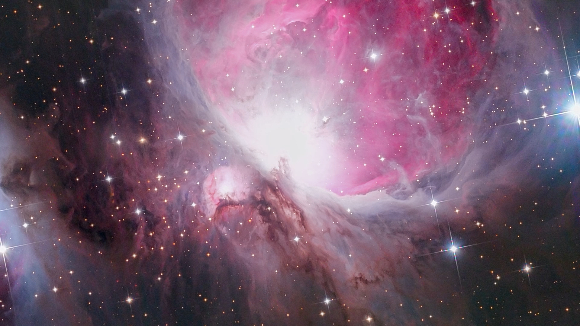 最喜欢冬季的夜晚,黑夜漫长,星空深邃,这是用天文望远镜拍到的猎户座