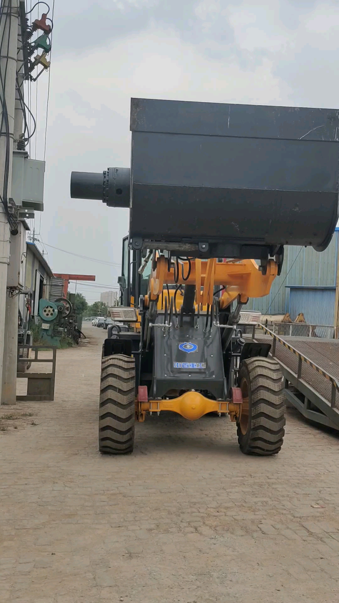 940铲车搅拌机搅拌铲车铲车安装搅拌斗