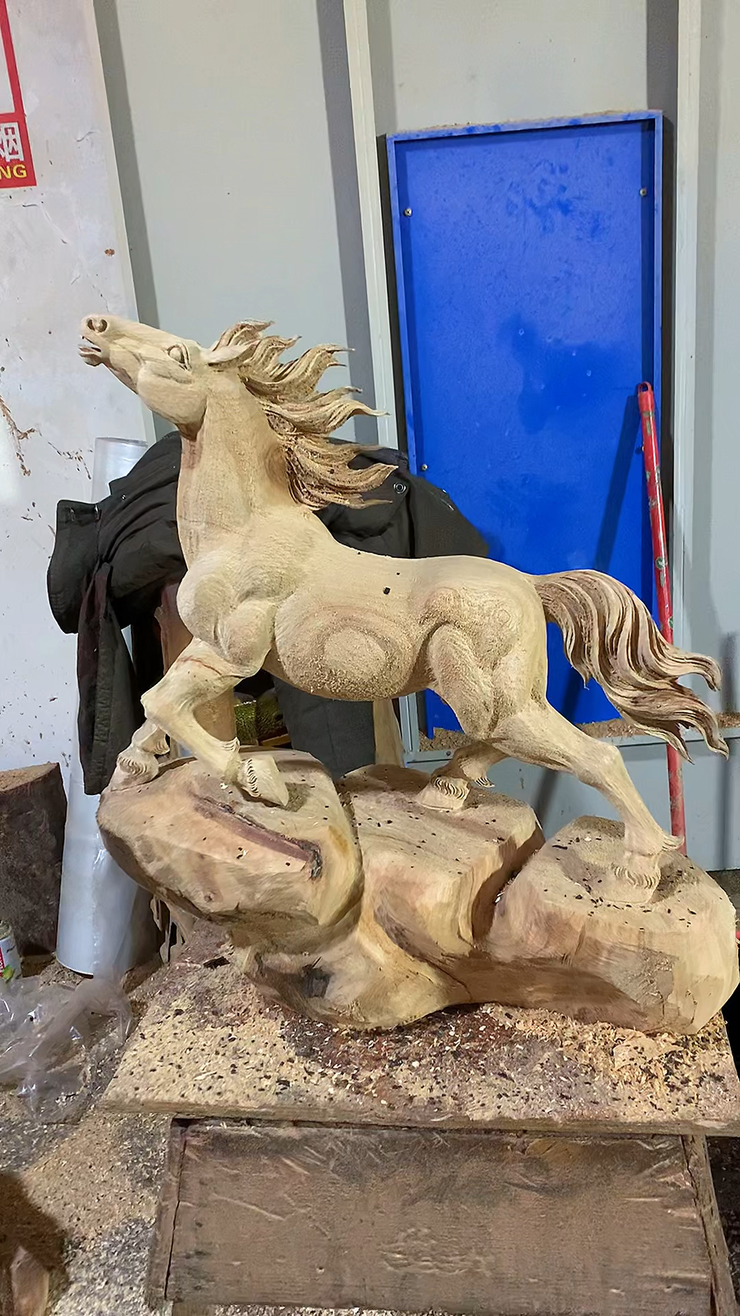 木雕制作过程#木雕马到成功根雕马工艺品摆件-度小视