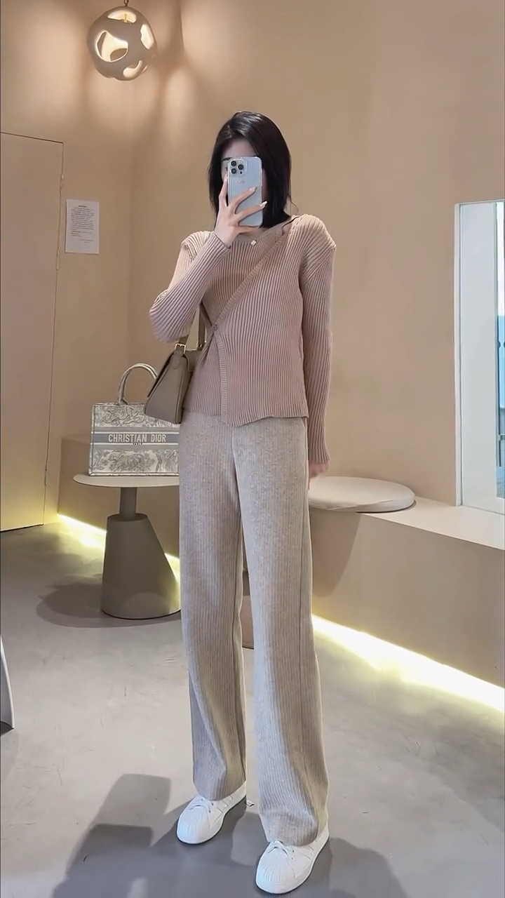 爆款燕麦色阔腿裤来啦,做了2个颜色5个尺码,高个子小个子都可以驾驭