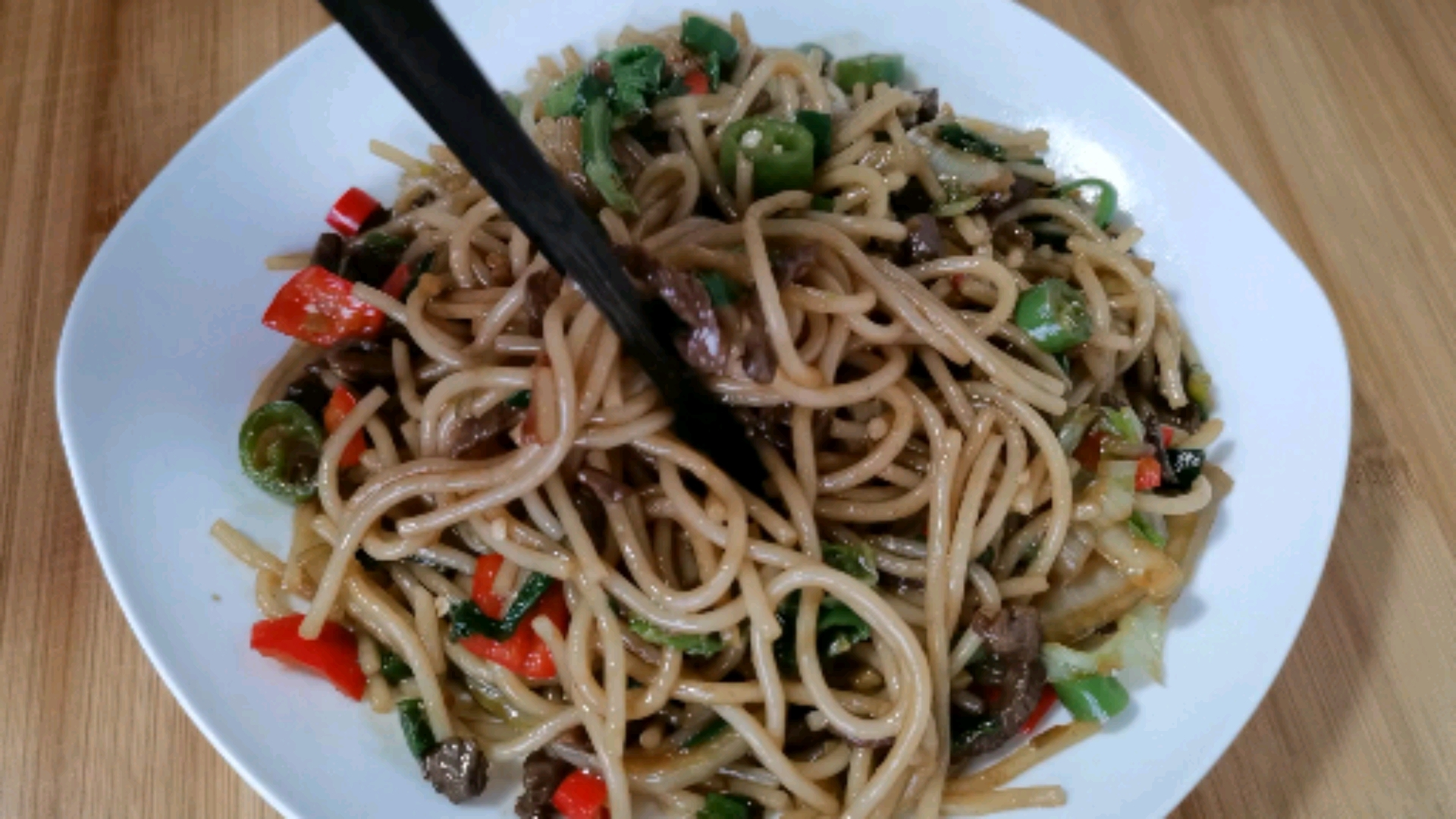 家乡特色美食#江西上饶的牛肉炒粉来喽q弹的米粉搭配鲜嫩的牛肉吃