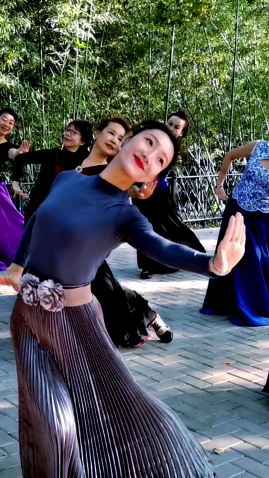 小红老师表演傣族舞蹈《月亮》完整版!