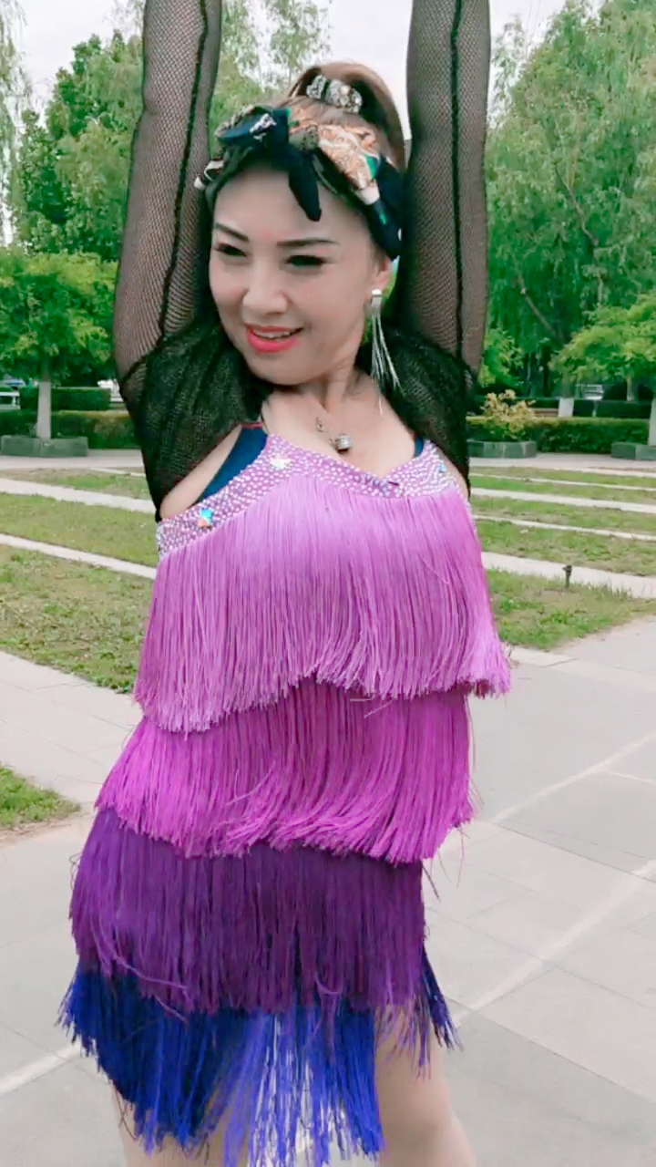 秀时尚美女老师漂亮